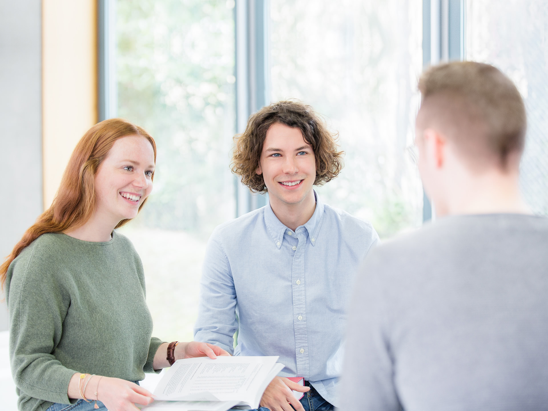 Studierende von BWL - Medien- und Kommunikationswirtschaft diskutieren