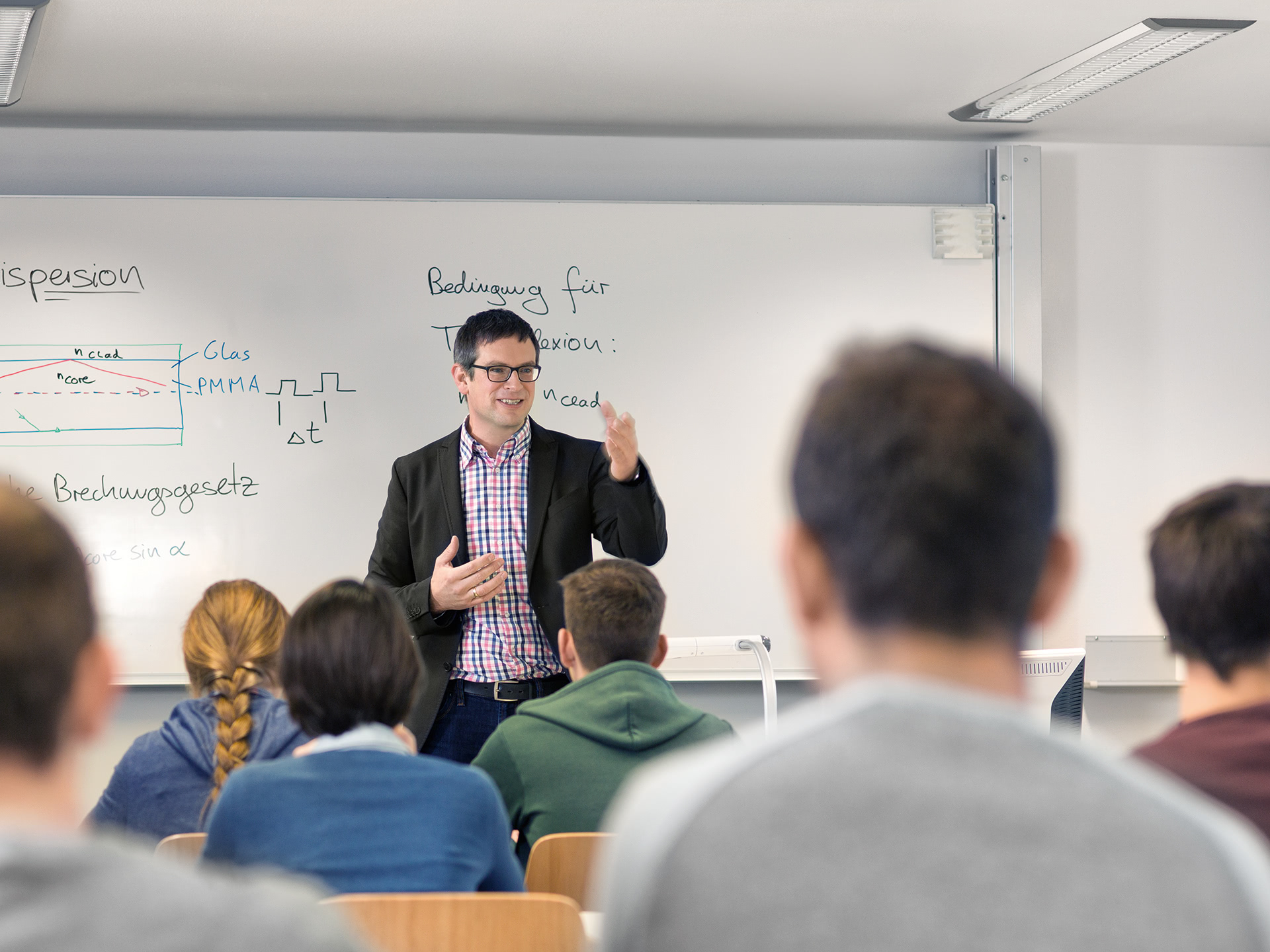 Dozierender Professor in einer Vorlesung an der DHBW