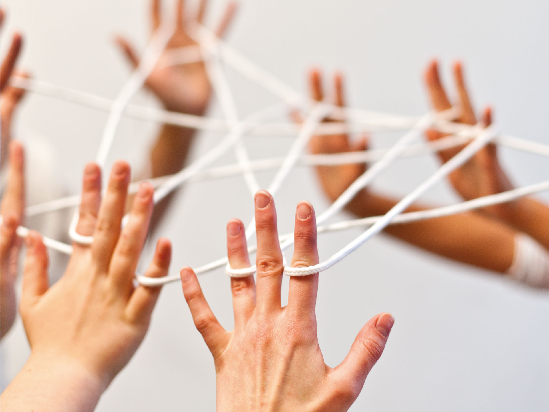 Netzwerk des Fördervereins dargestellt durch Hände