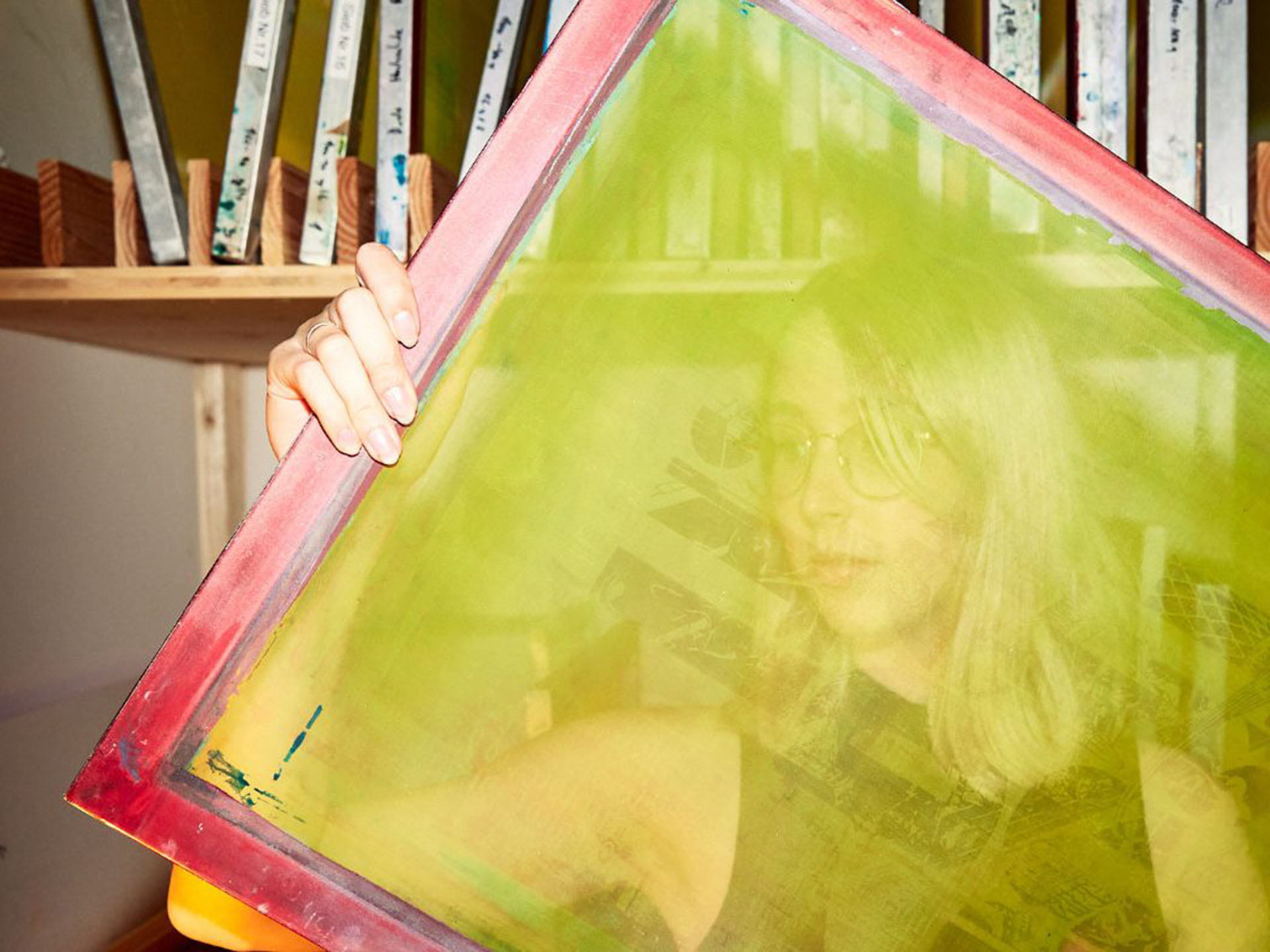 Studenten gestalten ihr Projekt in Mediendesign