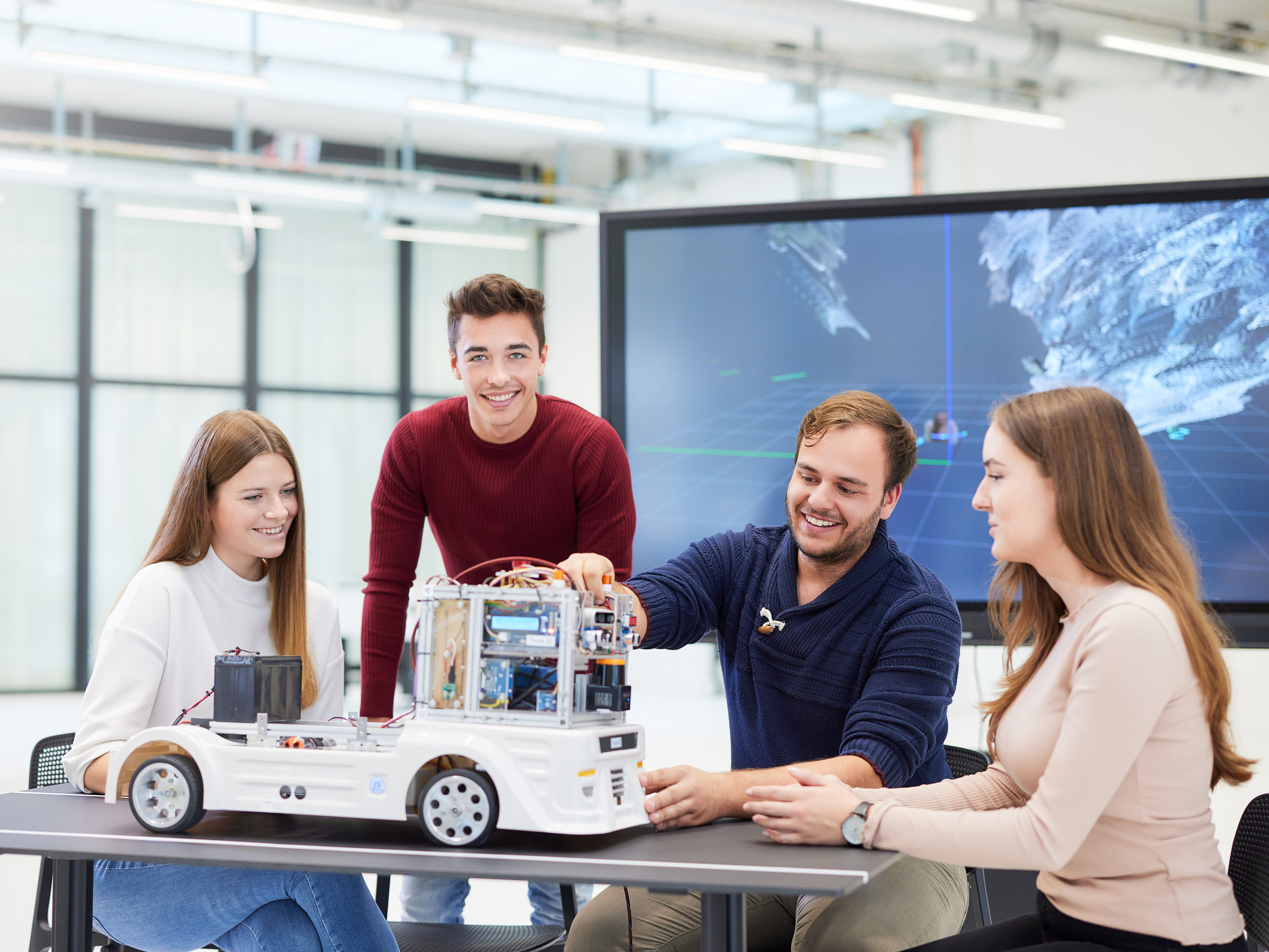 Dual Studierende im Projekt am Zentrum für Digitalisierung in Mobilitätssystemen