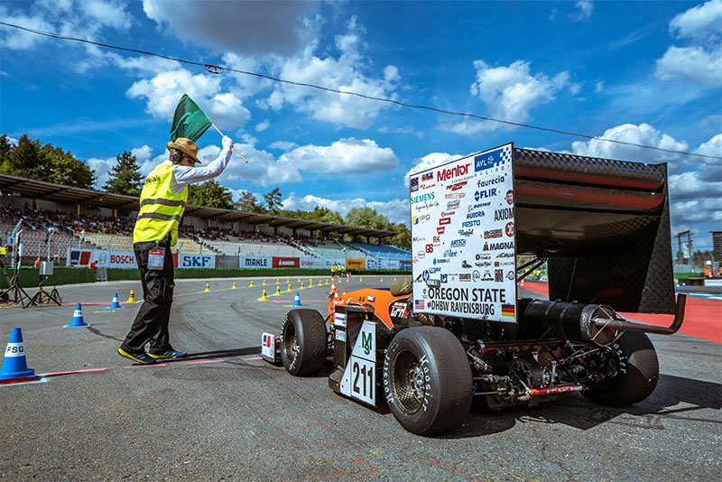 DHBW-Rennwagen beim Start