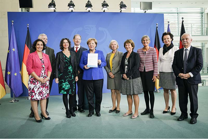 Gruppenbild Mitglieder des Normenkontrolrats mit Bundeskanzlerin Angela Merkel