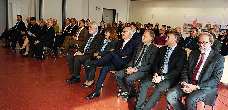 Publikum der Einweihungsveranstaltung bei der Präsentation