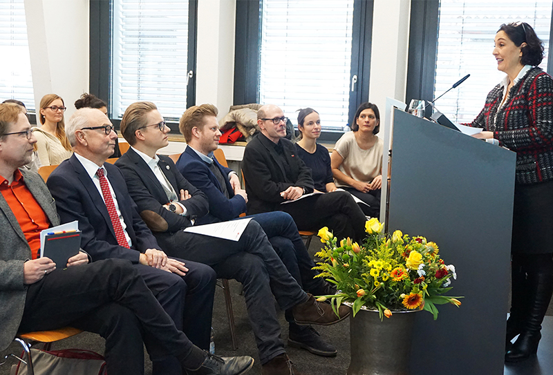 Publikum bei der Rede von Prof. Mayer-Bonde