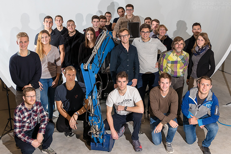 Gruppenbild Studierende Maschinenbau, Elektrotechnik, Informatik und Wirtschaftsingenieurwesen