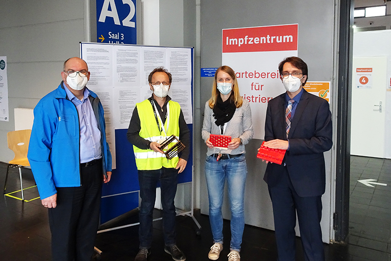 Michael Fischer, Dr. Karl Josef Rosenstock, Mirjam Mayer und Prof. Dr. Markus Grieb im Impfzentrum