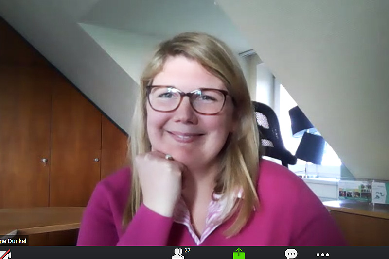 Carolin Dunkel im Online-Meeting