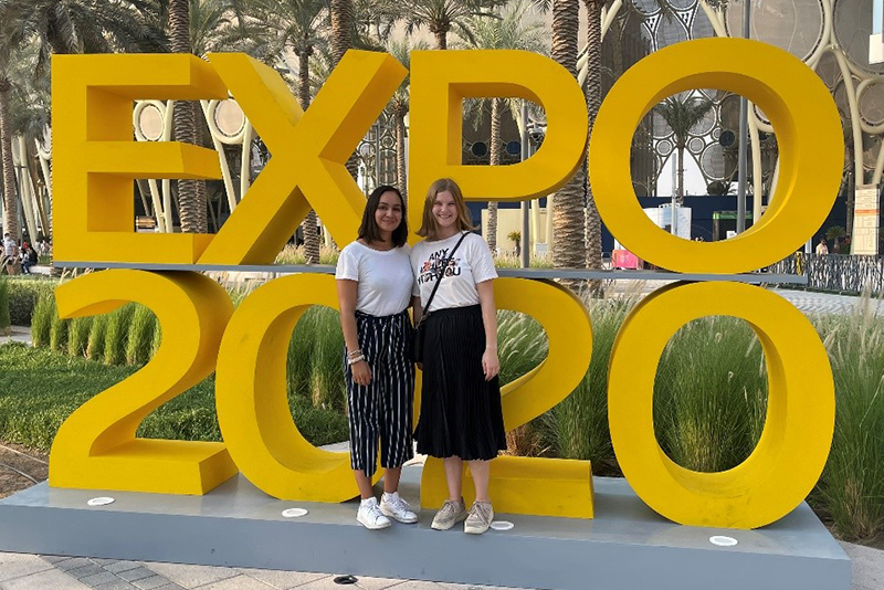 Studierende besuchen die EXPO 2020