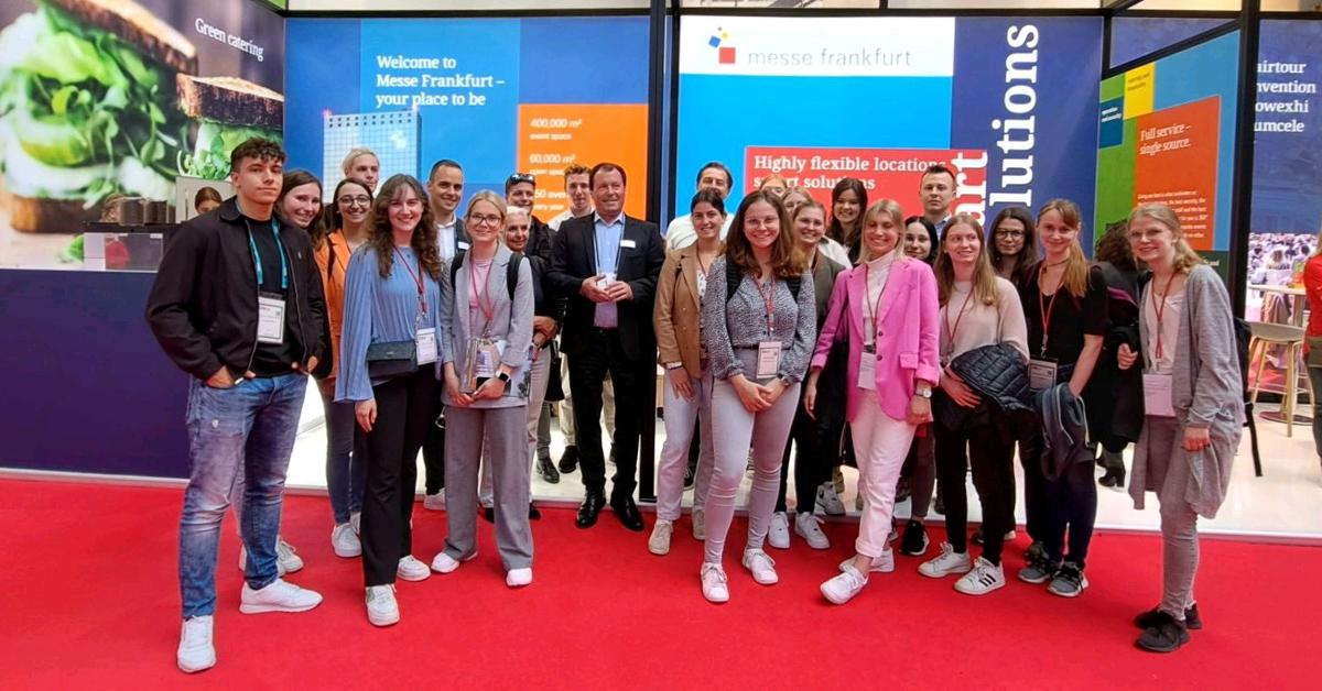 Messe-, Kongress- und Eventmanagement Studierende auf Exkursion