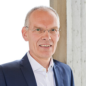 Dozent Attikus Schacht in BWL Handelsmanagement
