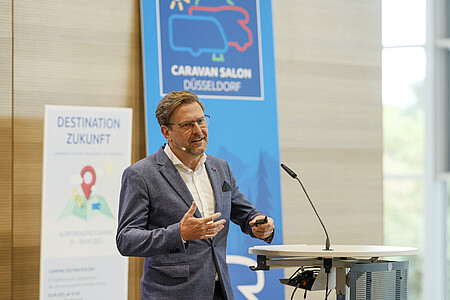 Prof. Dr. Torsten Widmann beim Caravan Salon