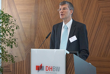 Prof. Dr. Simon Ottler am Rednerpult