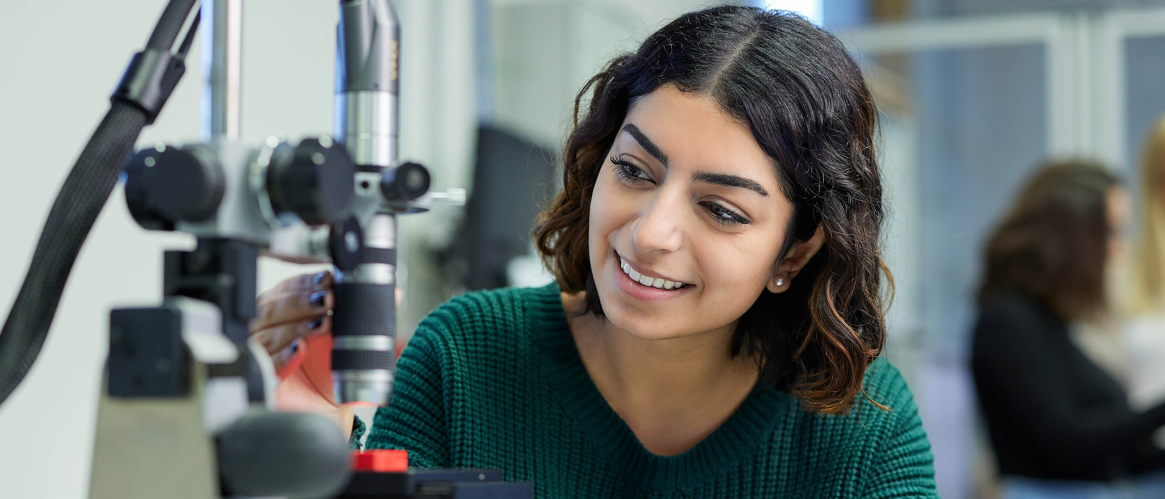 Studierende des Studiengangs Allgemeiner Maschinenbau im Labor