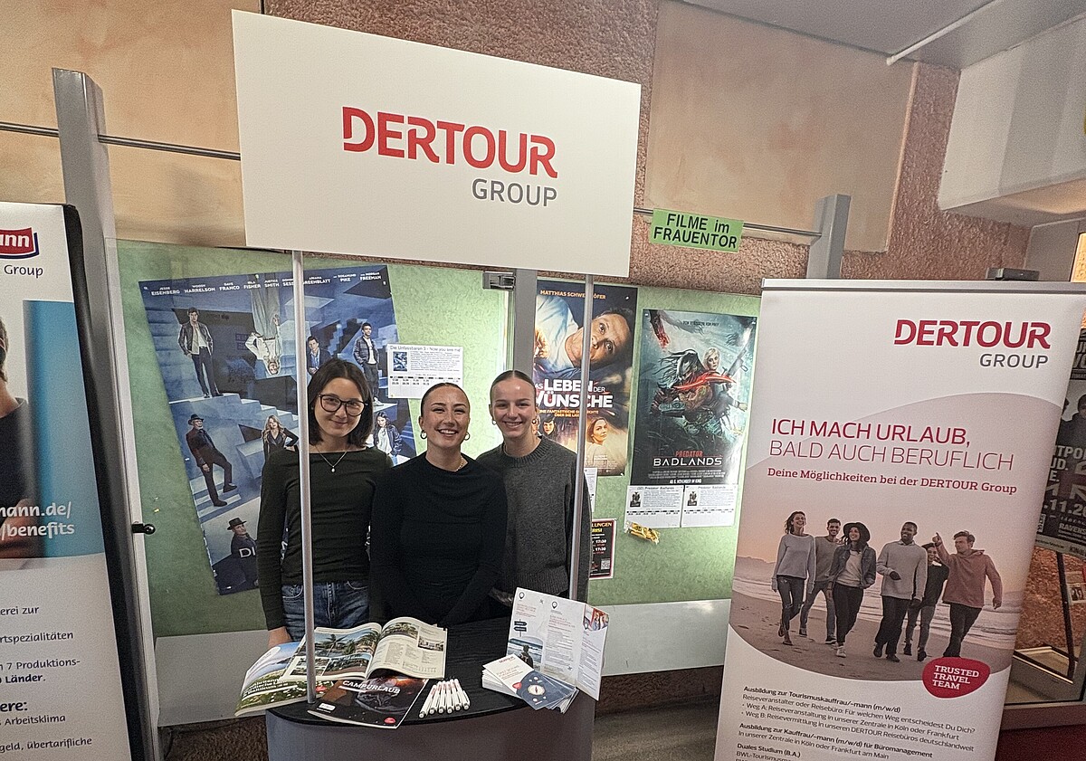 Studierende von Reisemanagement auf dem Studieninfotag 2025