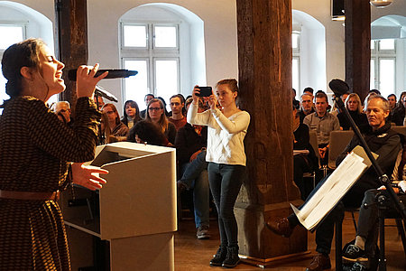 Eltern bei der Willkommensveranstaltung im Schwörsaal