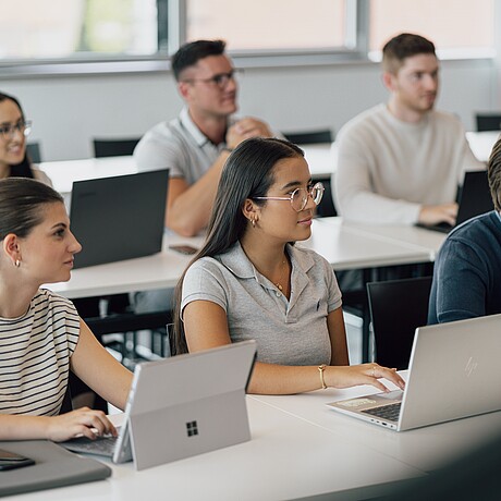 Studierende in einer Vorlesung