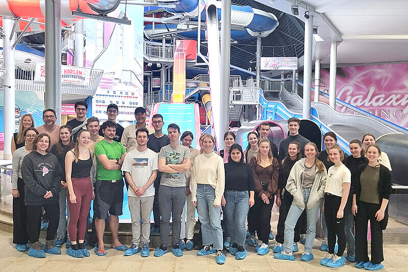 Studierende Freizeitwirtschaft in der Therme Erding