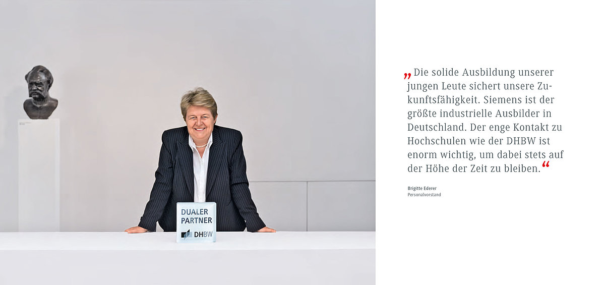 Brigitte Ederer mit dem Dualer Partner-Logo