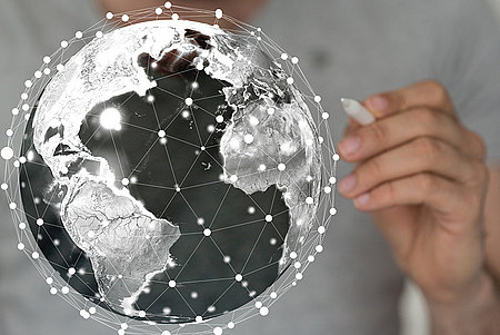 Weltkugel in grau und silber