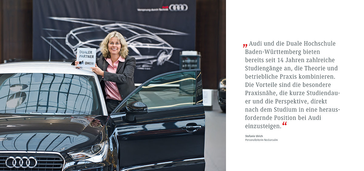 Stefanie Ulrich neben einem Auto von Audi mit dem Dualer Partner-Logo in der Hand