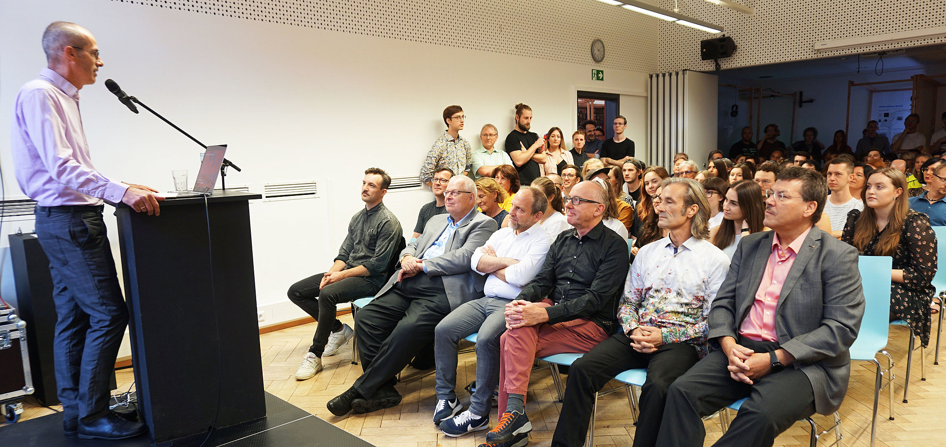 Publikum der Rede von Prof. Hassenstein