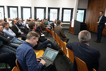 Teilnehmende an der Diskussion über die Einführung eines Agrarstudiengangs